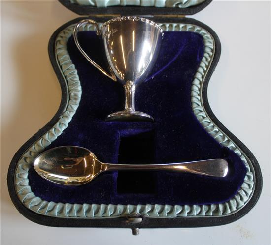 Silver egg cup set (cased)